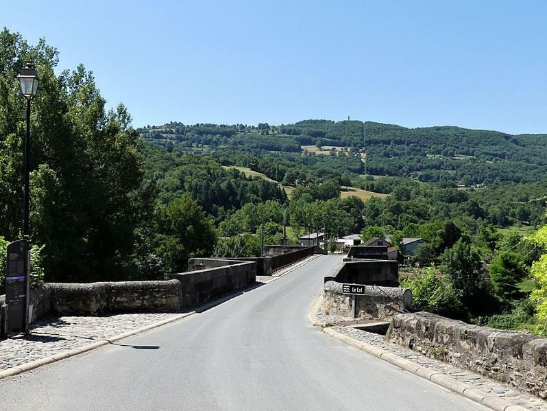 Отель Au Pont D'Olt Saint-Come-d'Olt Экстерьер фото